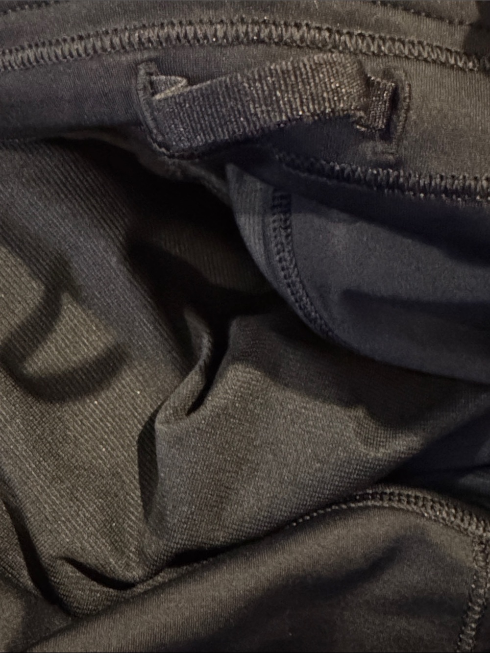Lululemon Athletica  Speed Up Shorts with 2 1/2” inseam, size 6 in black - Picture 9 of 10